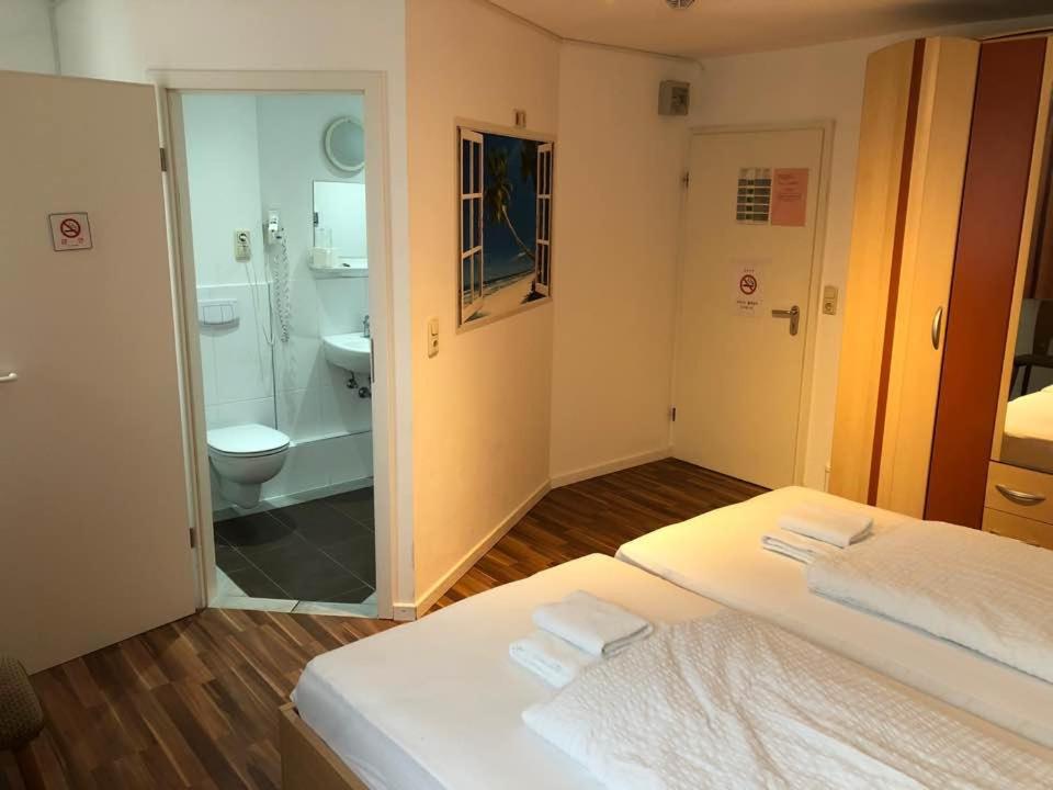 Hotel Kriftelerhof Екстер'єр фото