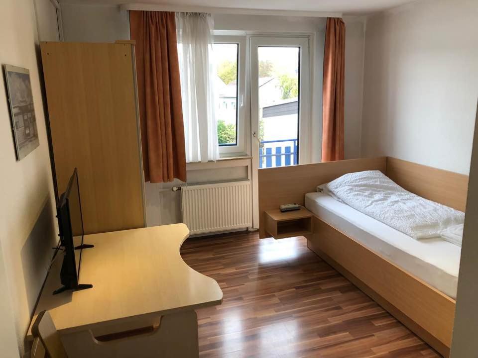 Hotel Kriftelerhof Екстер'єр фото