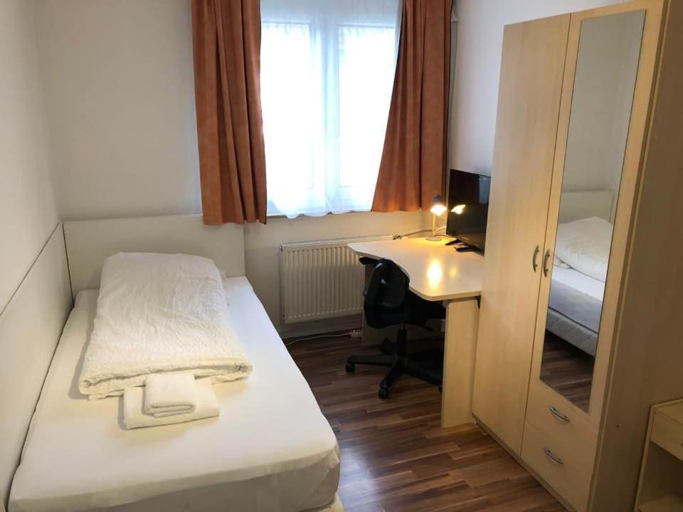 Hotel Kriftelerhof Екстер'єр фото